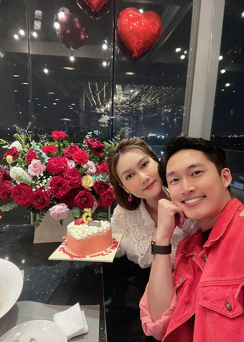 Đình Tú - Hương Giang chia tay nhau đã hơn một năm Đình Tú - Hương Giang chia tay nhau đã hơn một năm