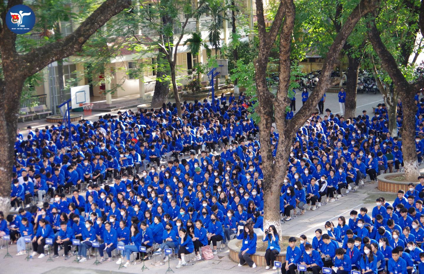 View đẹp nhất để ngắm “làng Xì Trum” THPT Tùng Thiện chính là tầng 3.