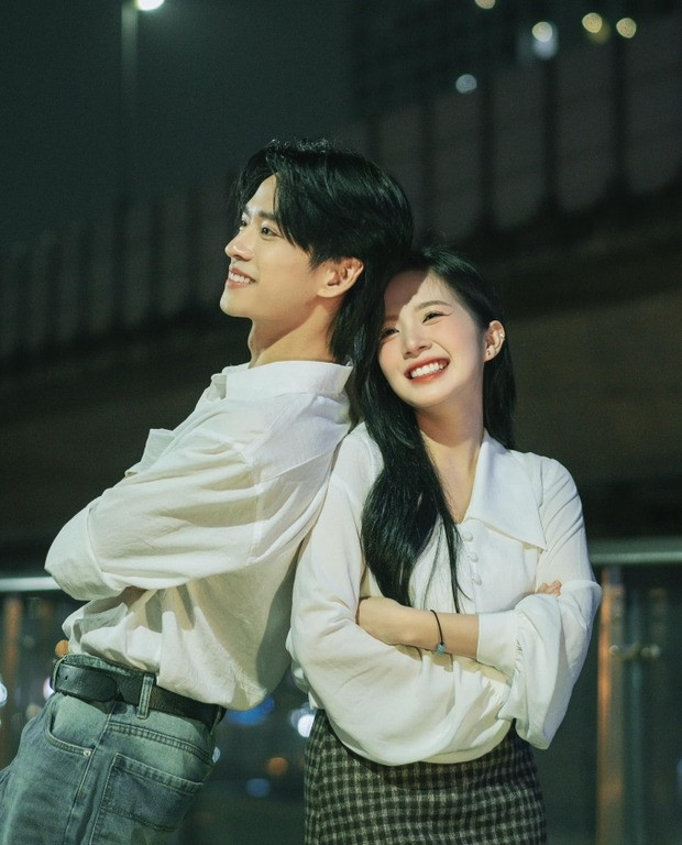 Trần Nghĩa, Hoàng Huyền vẫn chụp ảnh chung sau nhiều tháng phim đóng máy. Trần Nghĩa, Hoàng Huyền vẫn chụp ảnh chung sau nhiều tháng phim đóng máy.