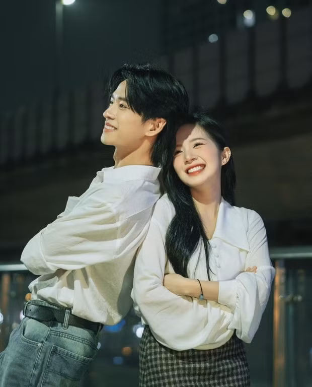 Trần Nghĩa, Hoàng Huyền vẫn chụp ảnh chung sau nhiều tháng phim đóng máy. Trần Nghĩa, Hoàng Huyền vẫn chụp ảnh chung sau nhiều tháng phim đóng máy.
