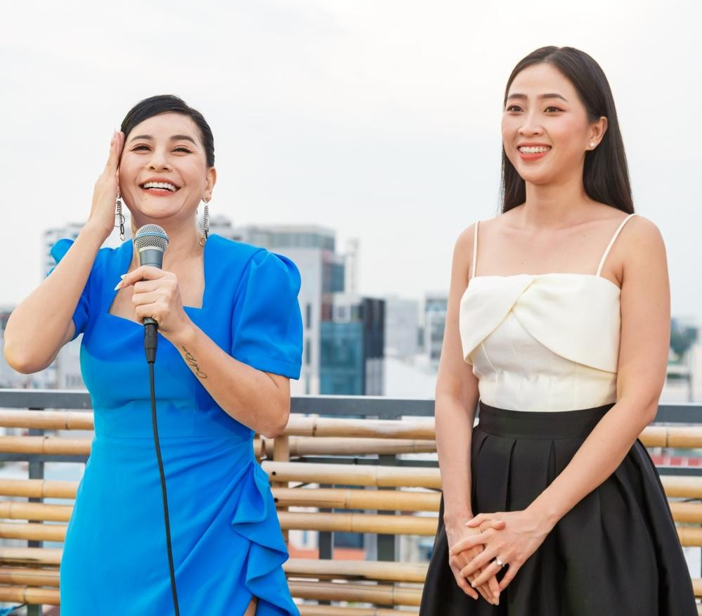 Hình xăm trên tay Cát Phượng. Hình xăm trên tay Cát Phượng.