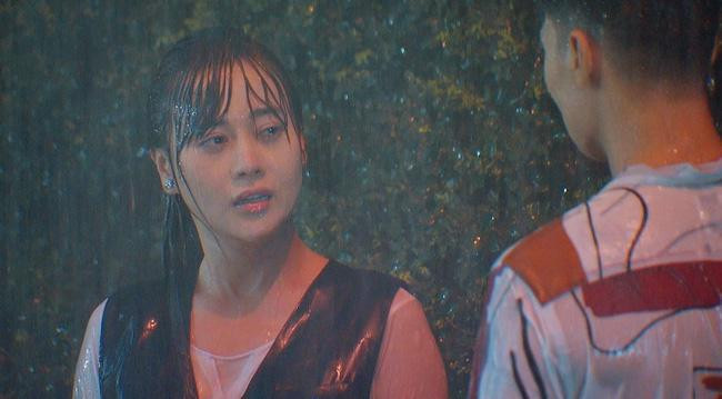 Cơn mưa giúp Nam và Long đến với nhau Cơn mưa giúp Nam và Long đến với nhau