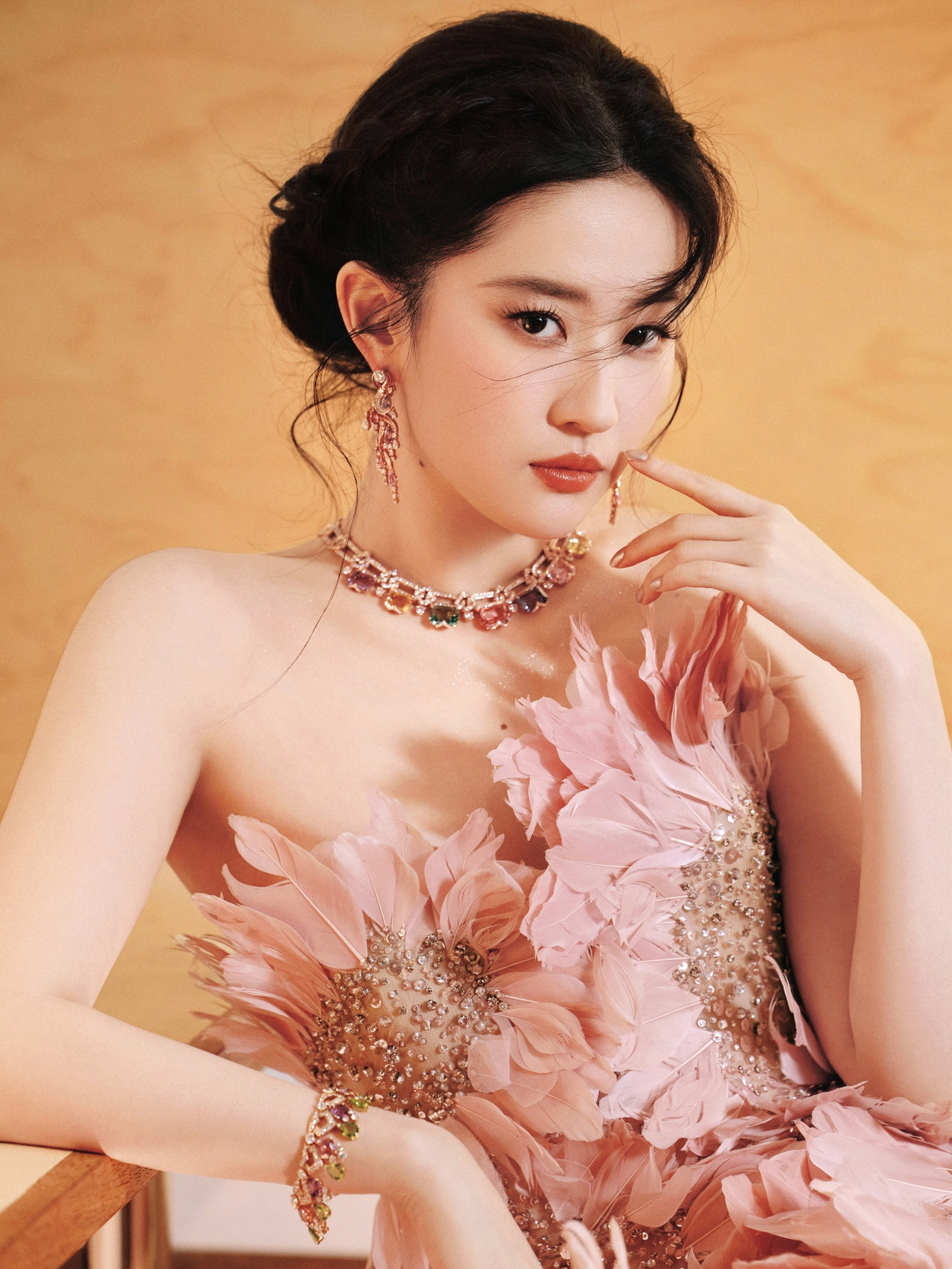 Phong độ nhan sắc của Lưu Diệc Phi vẫn là điều bí ẩn. Phong độ nhan sắc của Lưu Diệc Phi vẫn là điều bí ẩn.