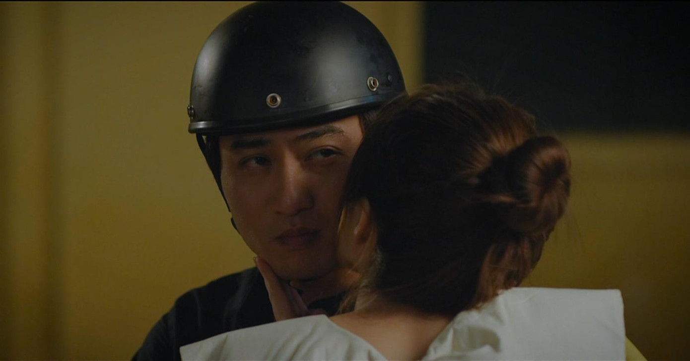 Đông Phong hoảng hốt vì bà Nga đã phát chuyện chuyện của hai người Đông Phong hoảng hốt vì bà Nga đã phát chuyện chuyện của hai người