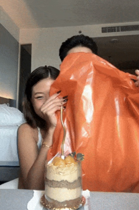 Netizen thắc mắc khi túi hàng hiệu đựng trong túi nilon như thế này.