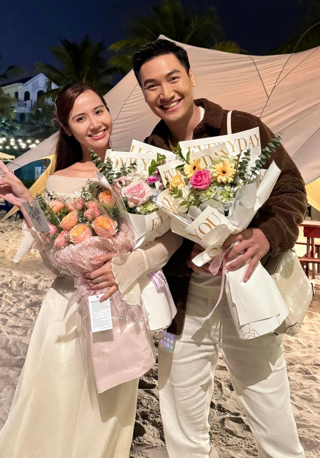 Khán giả đoán rằng đây là cảnh Lâm cầu hôn Dương. Khán giả đoán rằng đây là cảnh Lâm cầu hôn Dương.