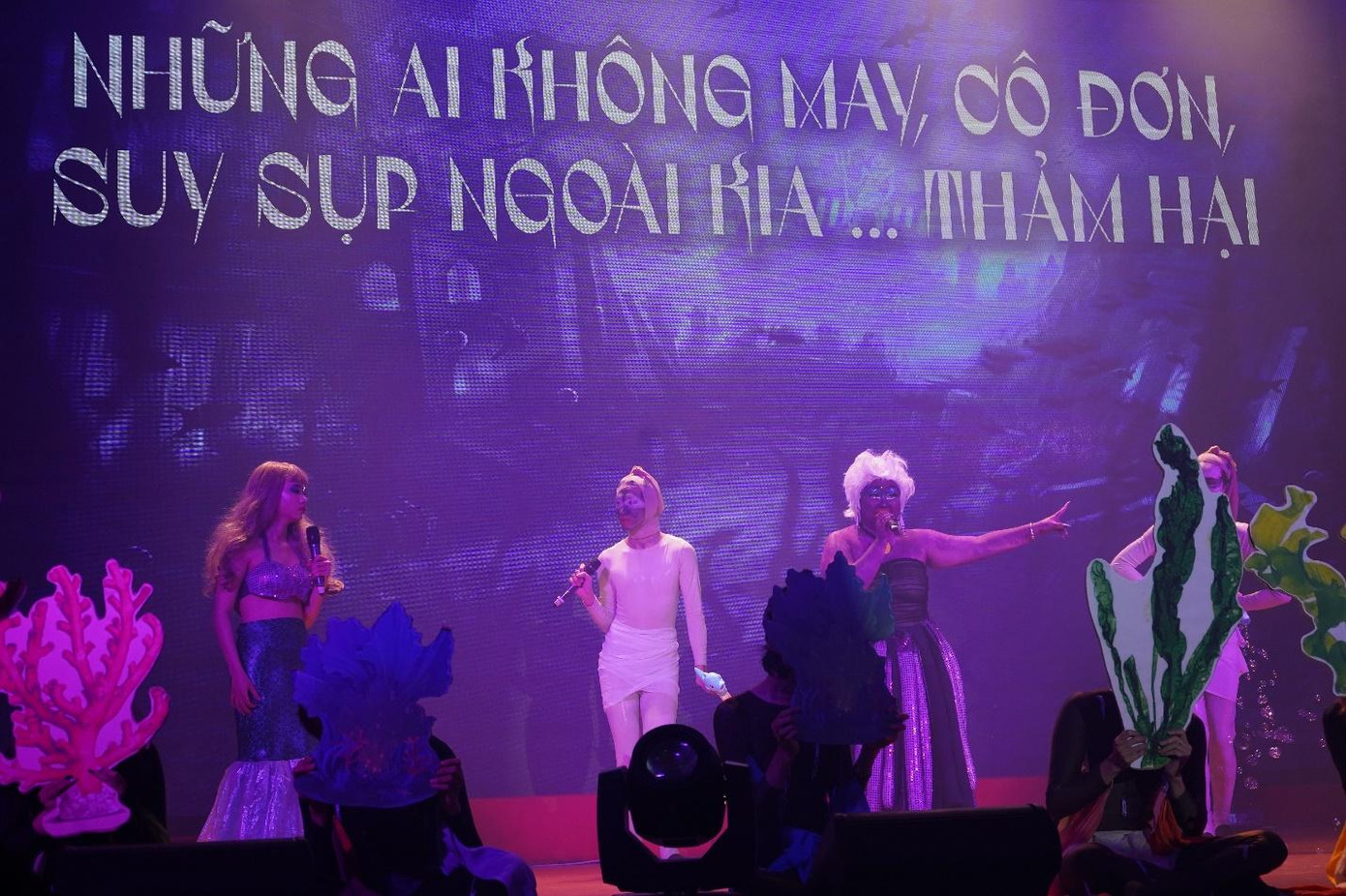 Tiết mục nhạc kịch “Nàng tiên cá - Truyện bạch tuột kể” của CLB HIUZIK (HIU) Tiết mục nhạc kịch “Nàng tiên cá - Truyện bạch tuột kể” của CLB HIUZIK (HIU)