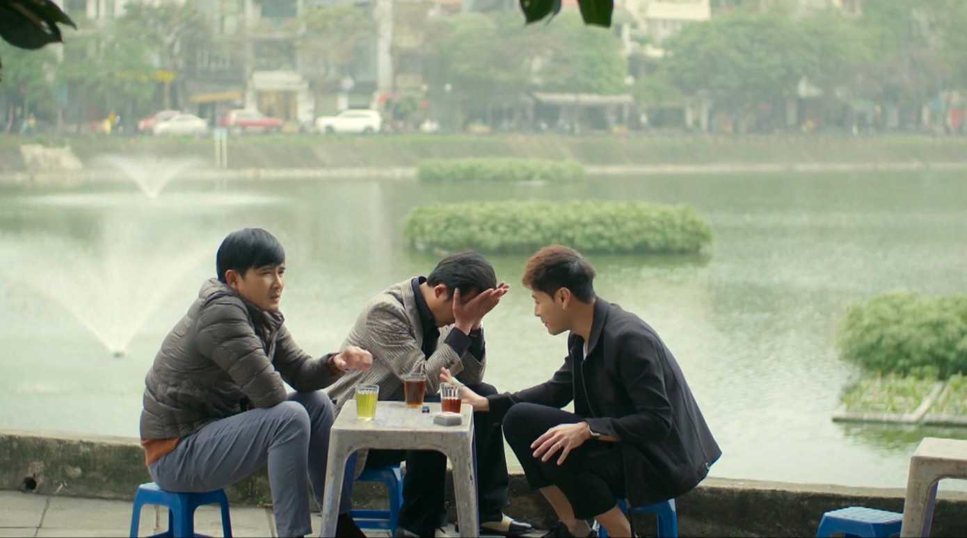 Ba anh em họp bàn căng thẳng vì chiếc nhẫn Ba anh em họp bàn căng thẳng vì chiếc nhẫn