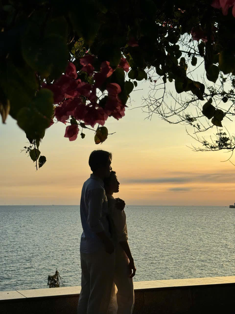 Ảnh hậu trường của Võ Cảnh - Thúy Ngân còn ngọt ngào hơn. Ảnh hậu trường của Võ Cảnh - Thúy Ngân còn ngọt ngào hơn.