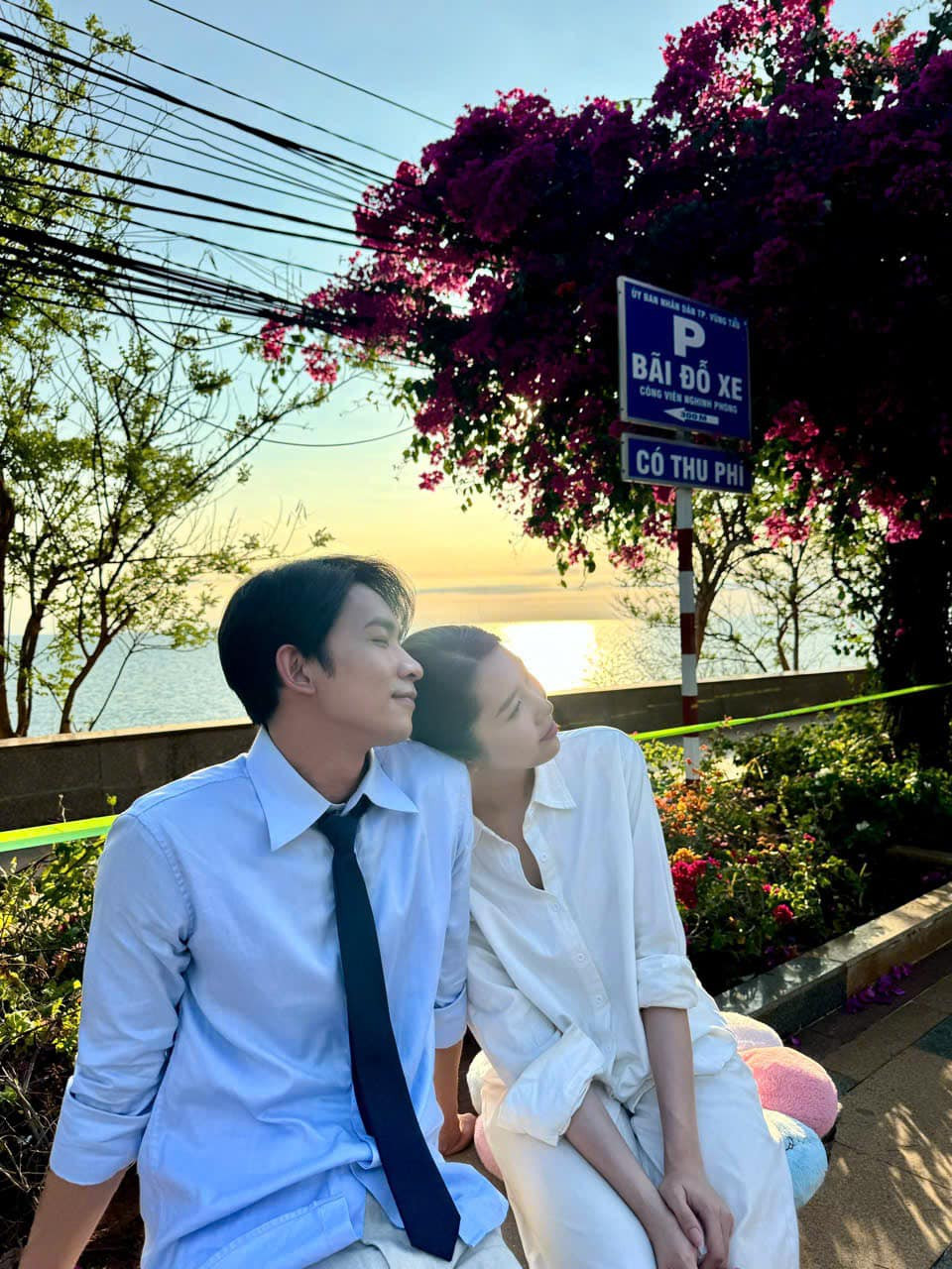 Ảnh hậu trường của Võ Cảnh - Thúy Ngân còn ngọt ngào hơn. Ảnh hậu trường của Võ Cảnh - Thúy Ngân còn ngọt ngào hơn.