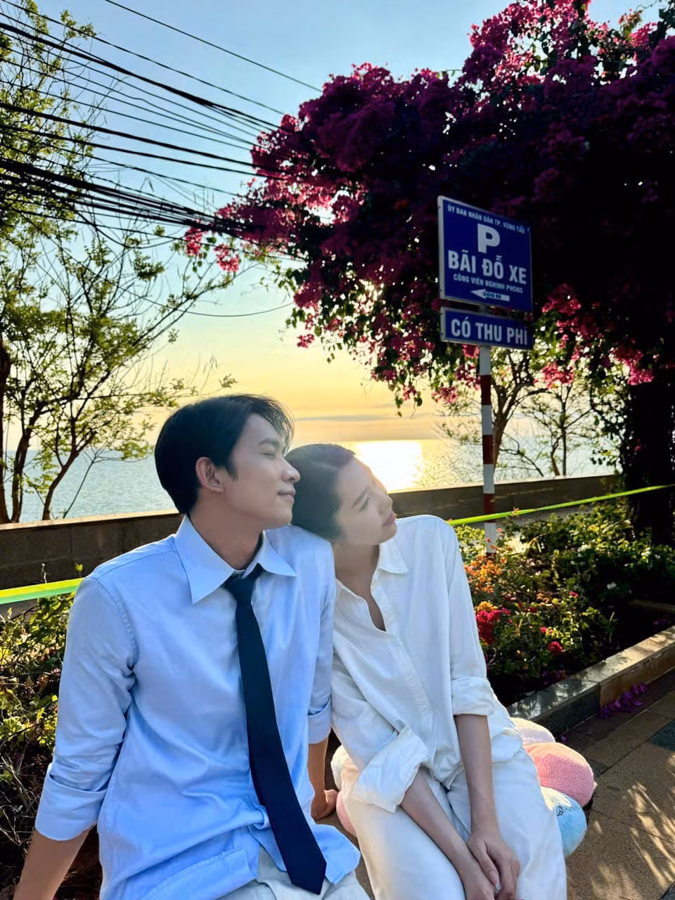 Ảnh hậu trường của Võ Cảnh - Thúy Ngân còn ngọt ngào hơn.