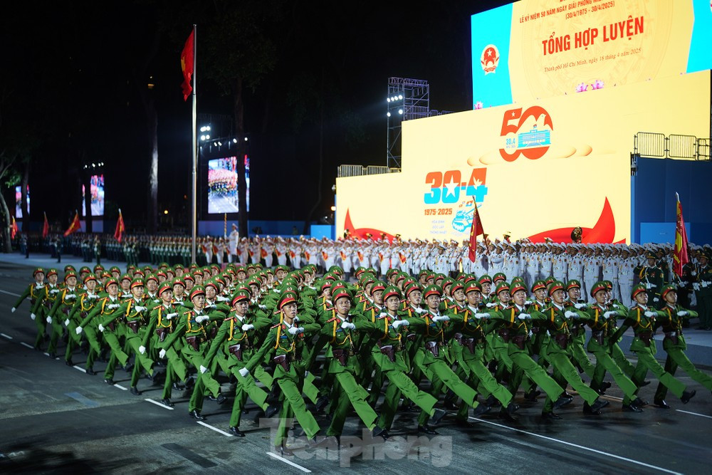 Những hình ảnh hào hùng từ buổi hợp luyện diễu binh, diễu hành. Ảnh: TPO Những hình ảnh hào hùng từ buổi hợp luyện diễu binh, diễu hành. Ảnh: TPO