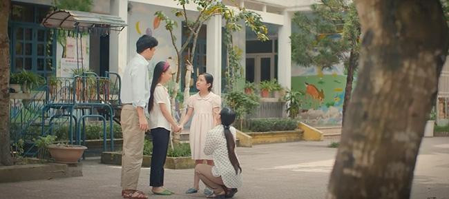 Bé Hoa bị gửi vào trại trẻ mồ côi Bé Hoa bị gửi vào trại trẻ mồ côi