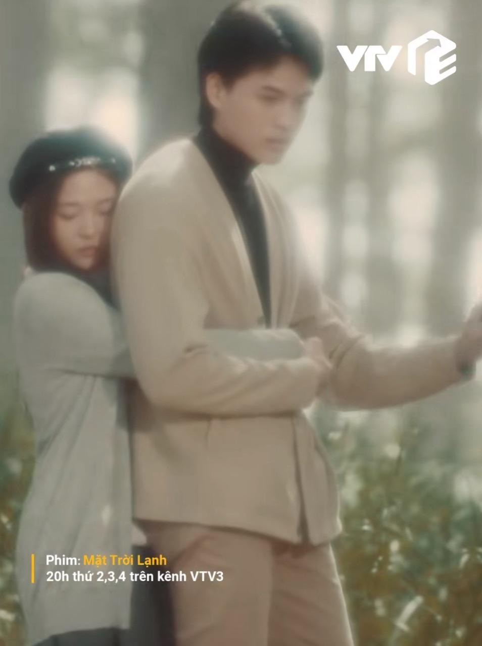 Hình ảnh phim mờ ảo nhìn như phim cũ.