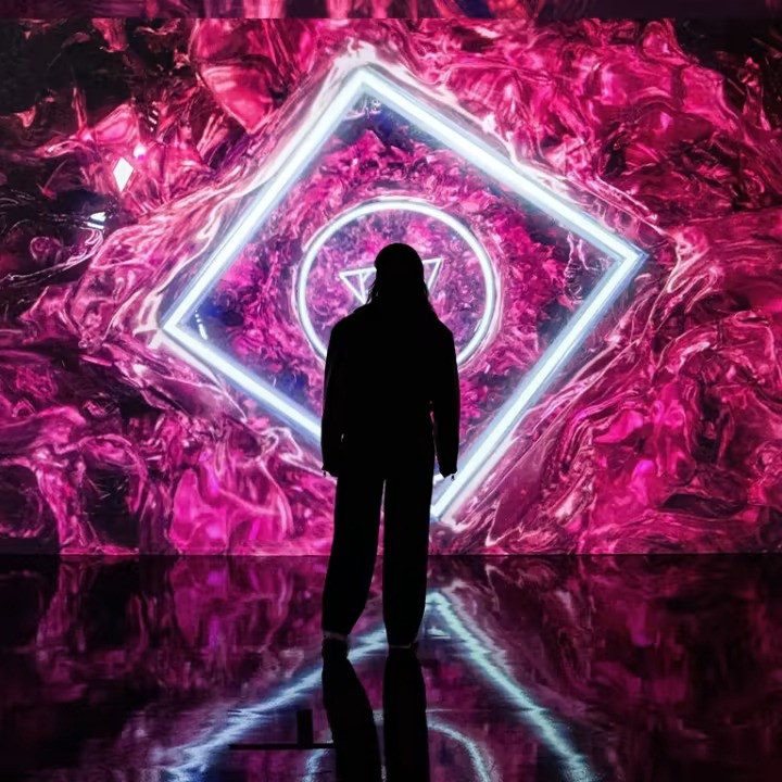 Magentaverse - một vũ trụ ảo kích thích thị giác người xem khi kết hợp vẻ đẹp diệu kỳ của thiên nhiên và sự tân tiến của công nghệ.