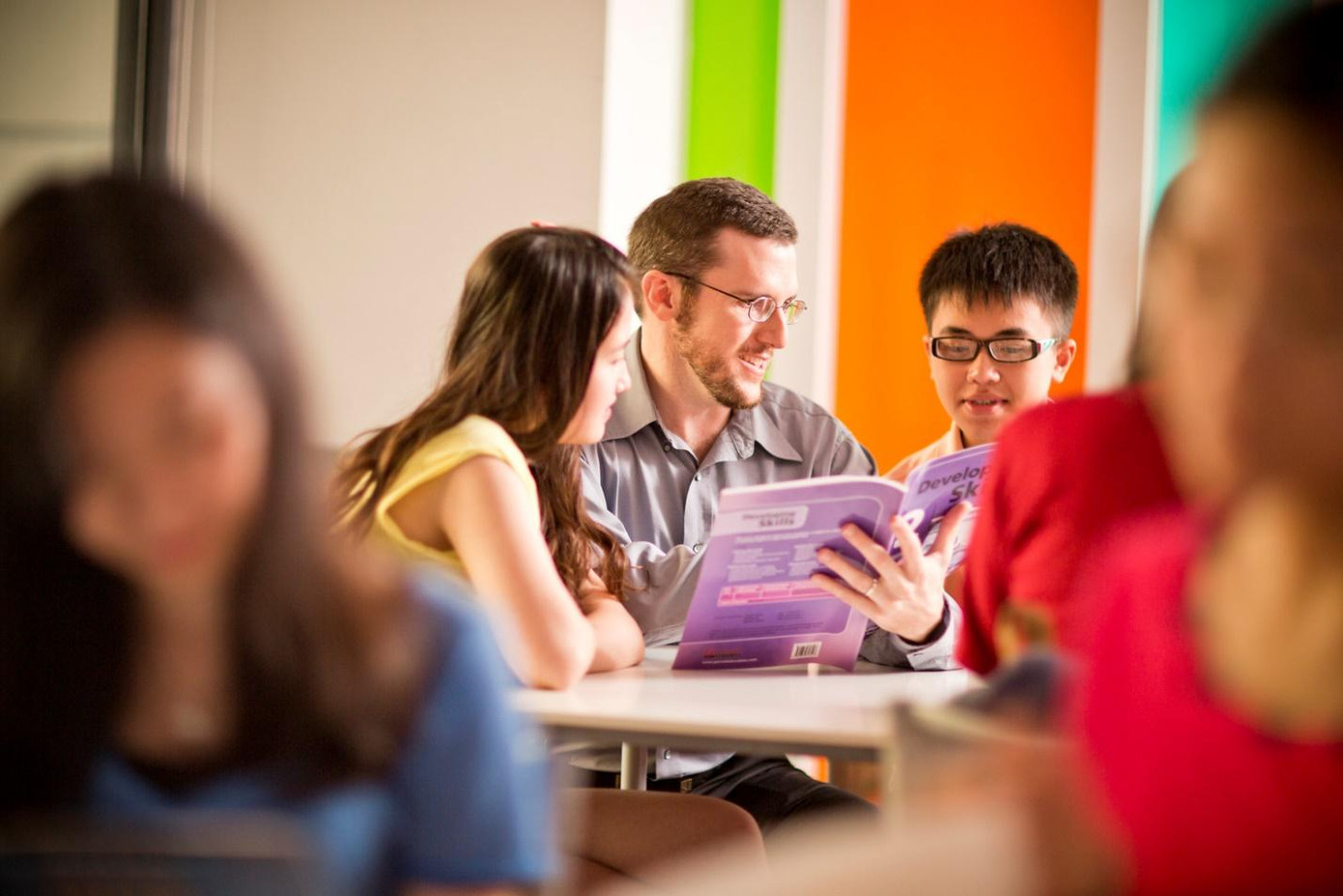 Rèn luyện ngoại ngữ giúp việc giao tiếp và học tập tại đất nước mới sẽ không còn bỡ ngỡ Rèn luyện ngoại ngữ giúp việc giao tiếp và học tập tại đất nước mới sẽ không còn bỡ ngỡ