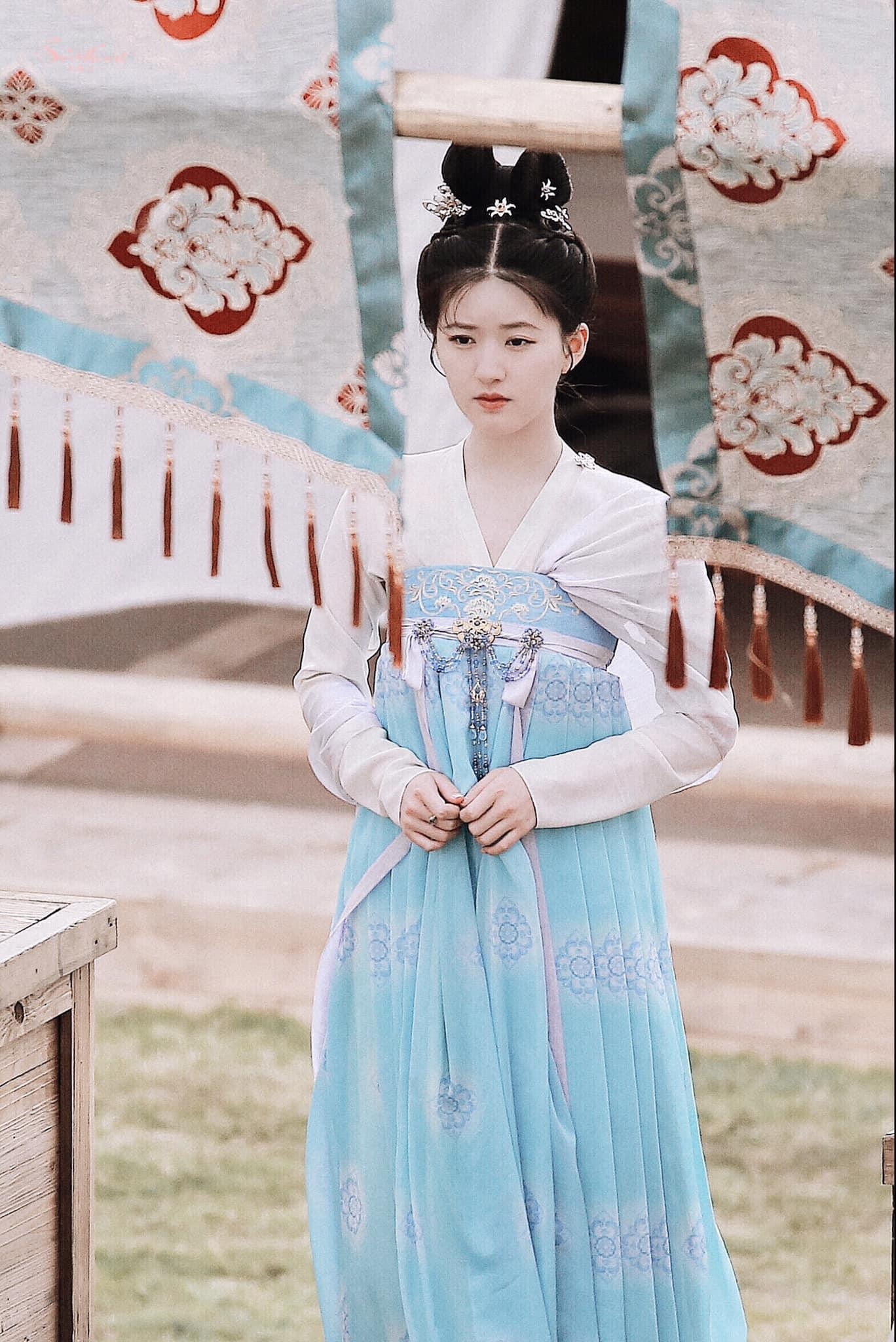 Khán giả băn khoăn vì tạo hình nhân vật quá đơn giản.