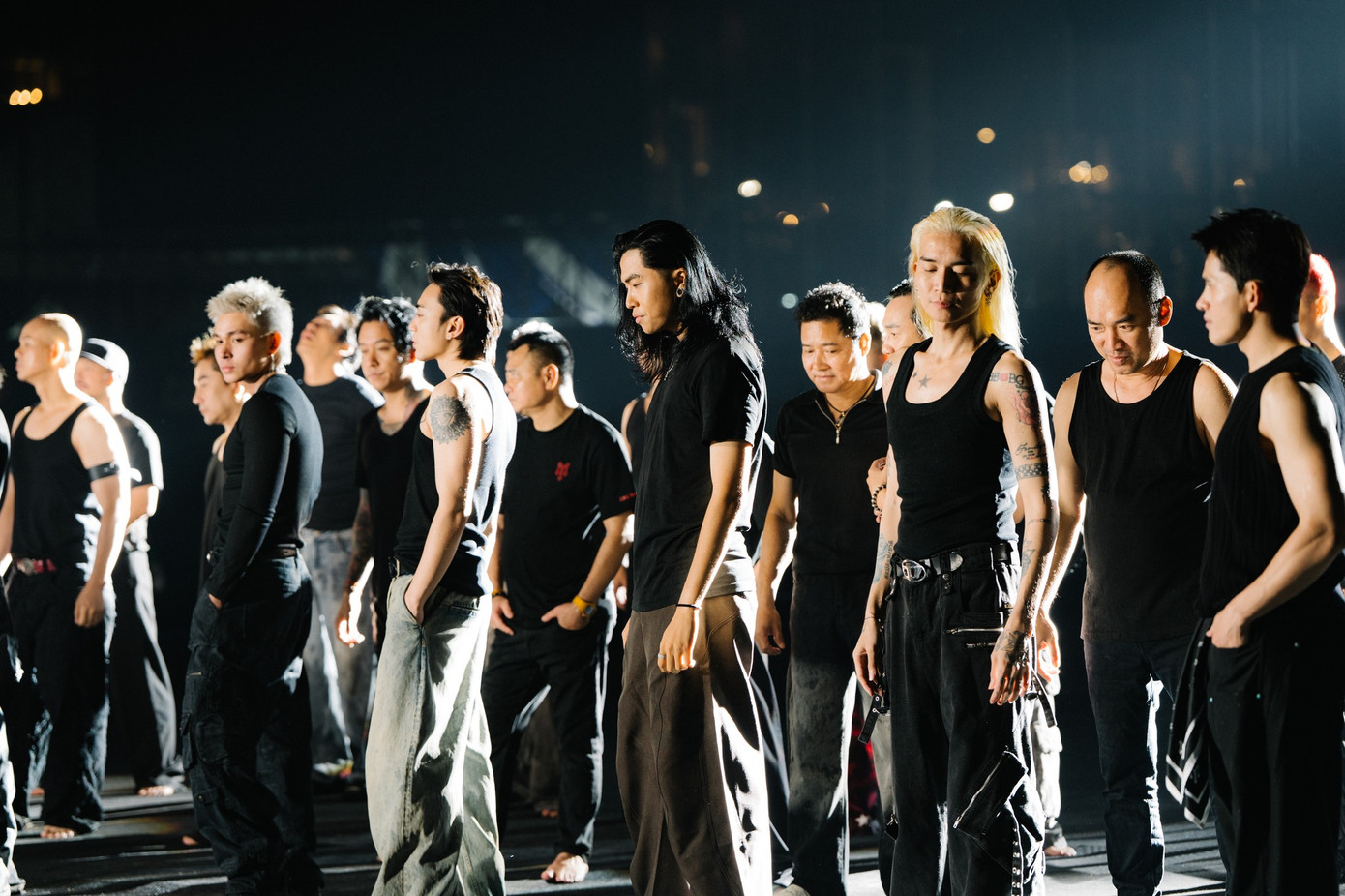 Mưa Lửa đưa khán giả ngược dòng về những ngày bắt đầu thực hiện chương trình Anh Trai Vượt Ngàn Chông Gai.