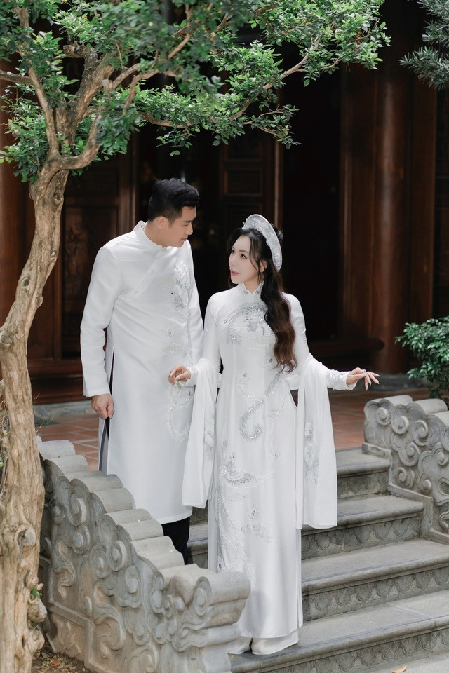 Hồ Quỳnh Hương làm đám cưới kín tiếng. Hồ Quỳnh Hương làm đám cưới kín tiếng.