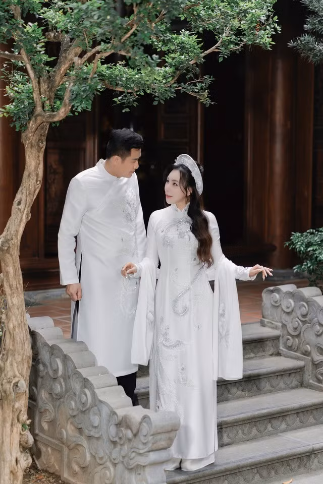 Hồ Quỳnh Hương làm đám cưới kín tiếng.