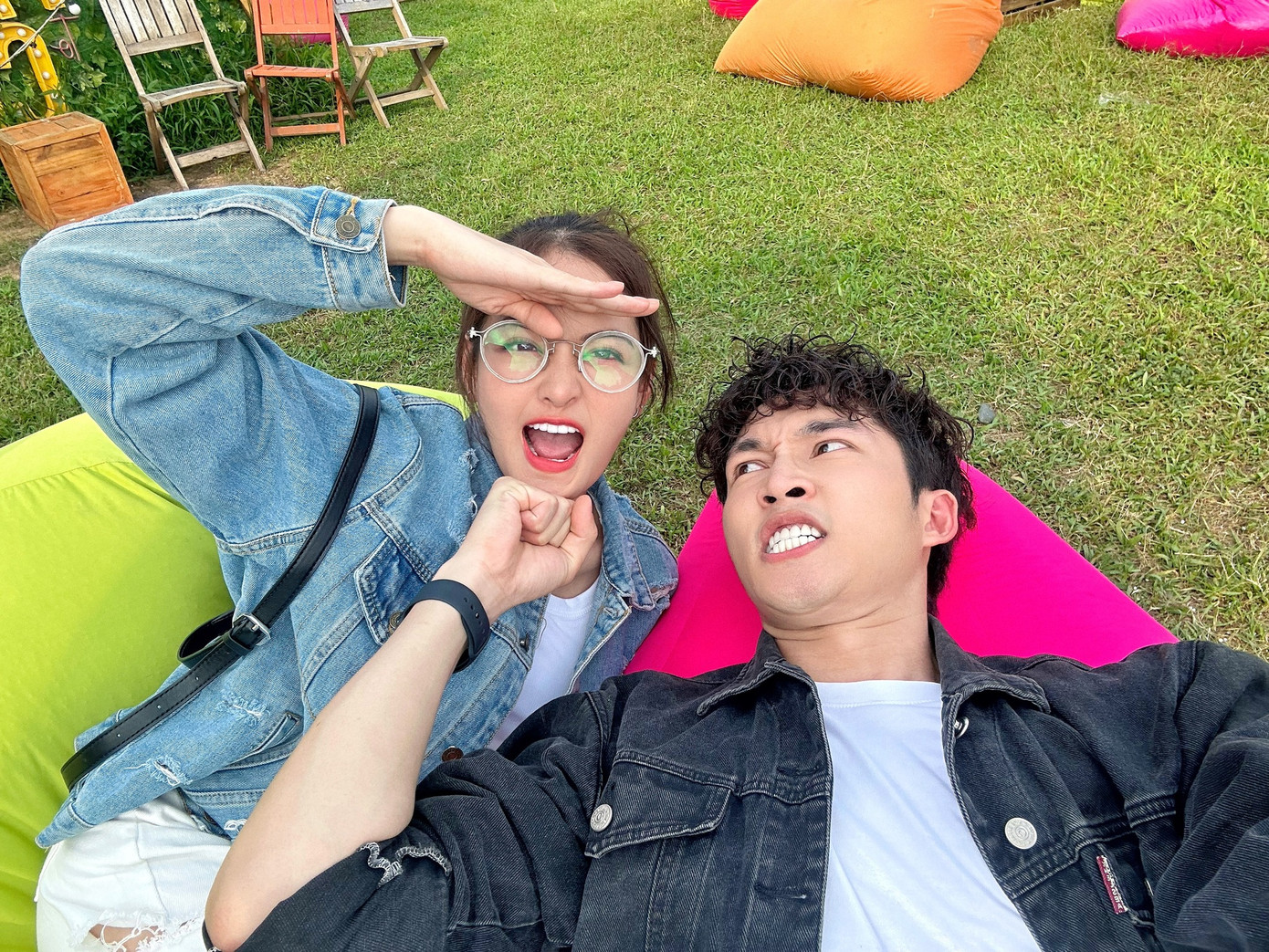 Đình Tú, Thùy Anh nhí nhố trên trường quay