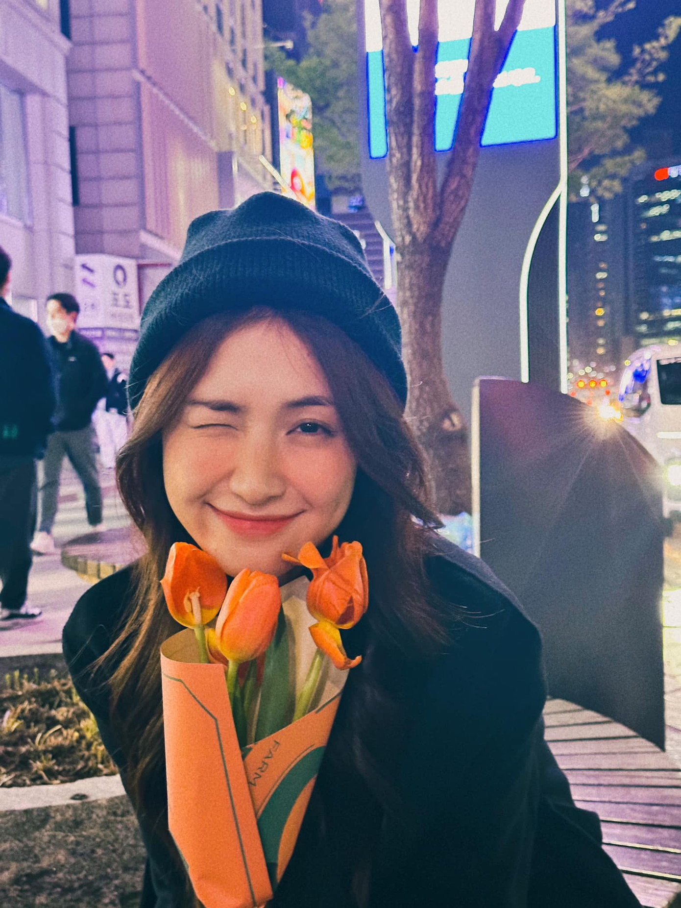 Nhiều khán giả lại lo lắng khi thấy Hòa Minzy vui hơn bình thường. Nhiều khán giả lại lo lắng khi thấy Hòa Minzy vui hơn bình thường.