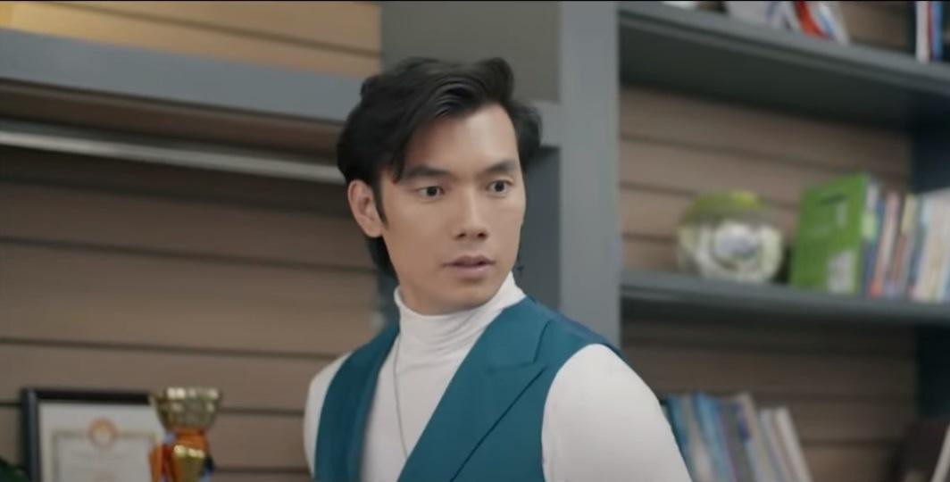 Anh chàng đào hoa tỏ vẻ mệt mỏi ra mặt