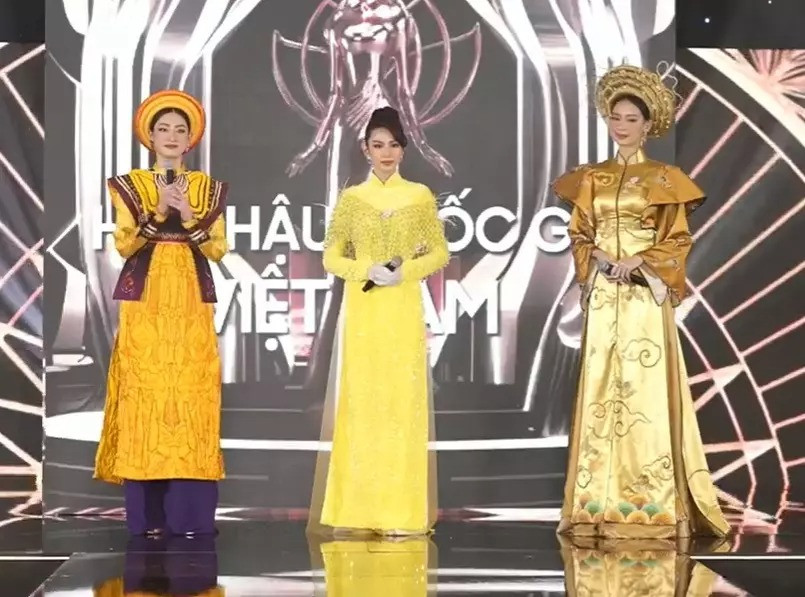 Bảo Ngọc khéo léo nhường chỗ cho đàn chị Thùy Tiên.