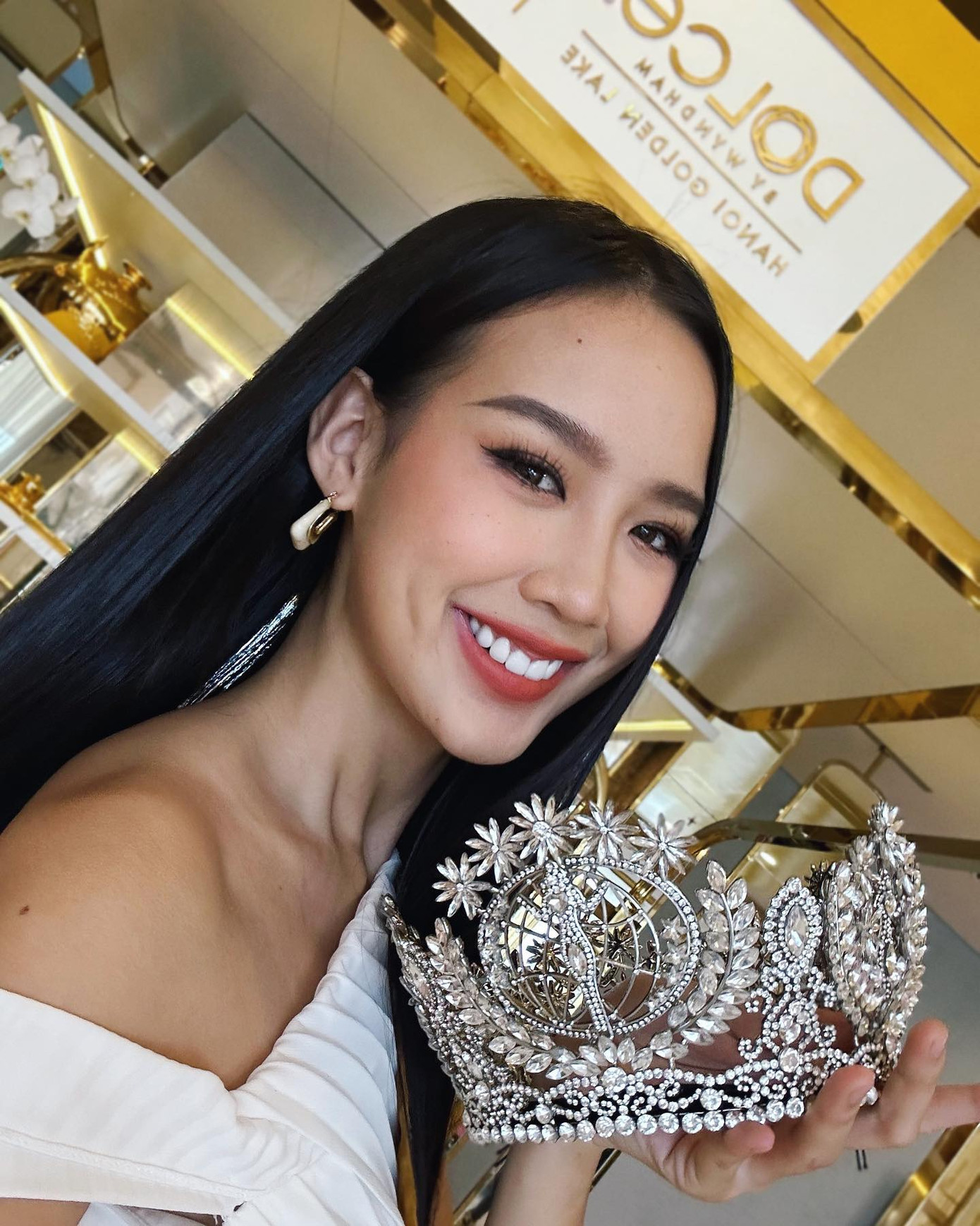 Nàng hậu được yêu mến hơn sau khi trở thành Hoa hậu Liên lục địa.