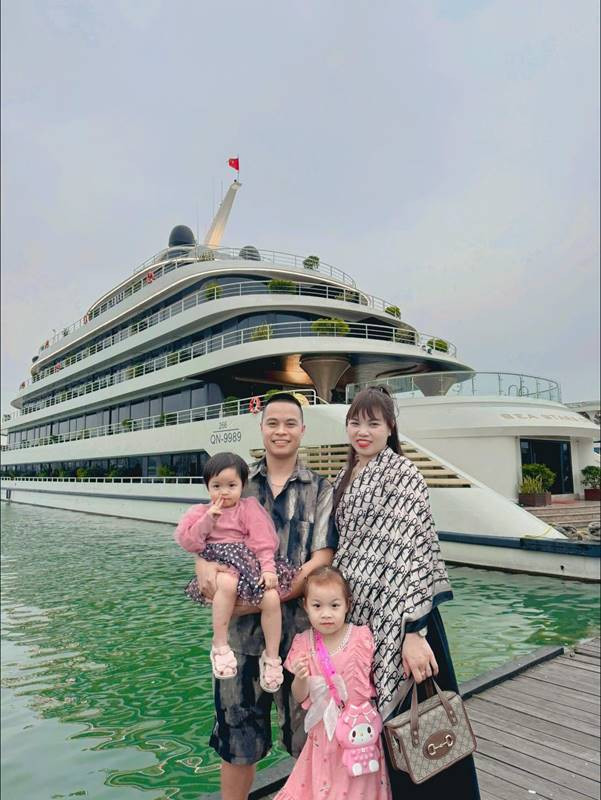 Vợ chồng anh Hải, chị Sen muốn lưu giữ những khoảnh khắc vô giá của con gái trên kênh “Ai Đồ Thúi”.