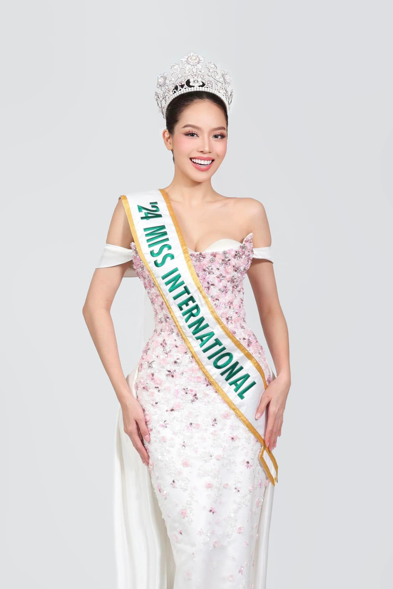 Hoa hậu Thanh Thủy đóng góp tới 100 điểm.