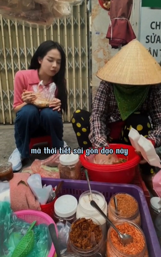 Nàng hậu có loạt video đi ăn quán lề đường rất được yêu thích. Nàng hậu có loạt video đi ăn quán lề đường rất được yêu thích.