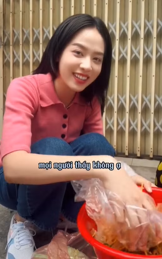 Hình ảnh gần gũi của Thanh Thủy khiến mọi người thêm yêu mến.