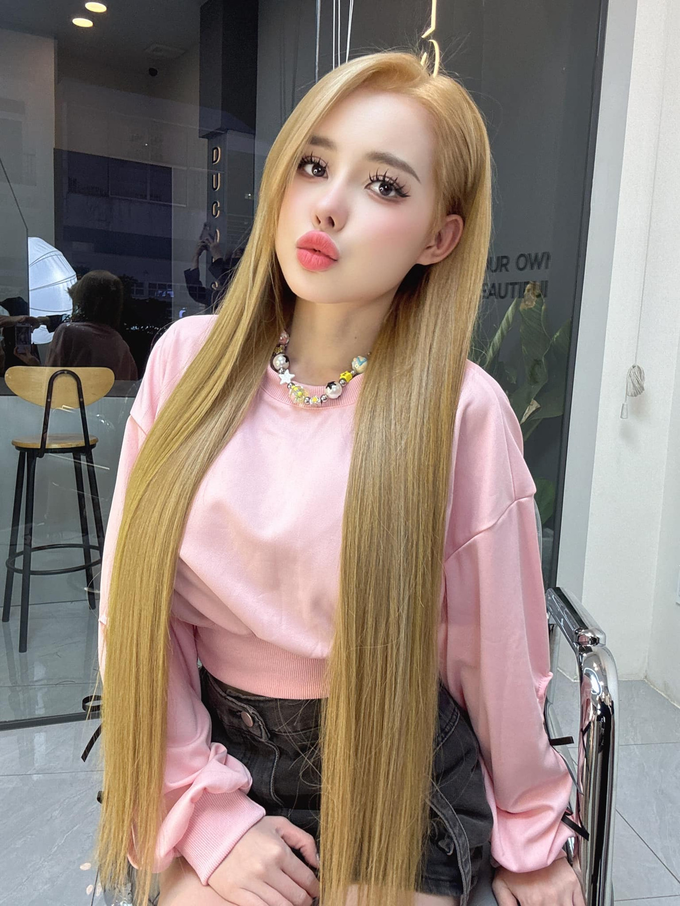 Ngân 98 khi đó không đáp trả những gì Quế Vân, Nam Em nói về mình. Ngân 98 khi đó không đáp trả những gì Quế Vân, Nam Em nói về mình.