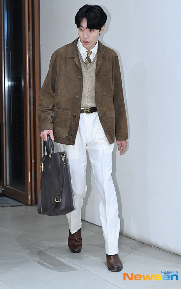 Ryu Jun Yeol lộ rõ vẻ không thoải mái khi tham dự sự kiện. Ryu Jun Yeol lộ rõ vẻ không thoải mái khi tham dự sự kiện.