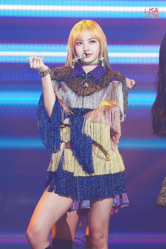 Những bộ trang phục rất khó mặc mà những thành viên còn lại không thể cân nổi. Những bộ trang phục rất khó mặc mà những thành viên còn lại không thể cân nổi.