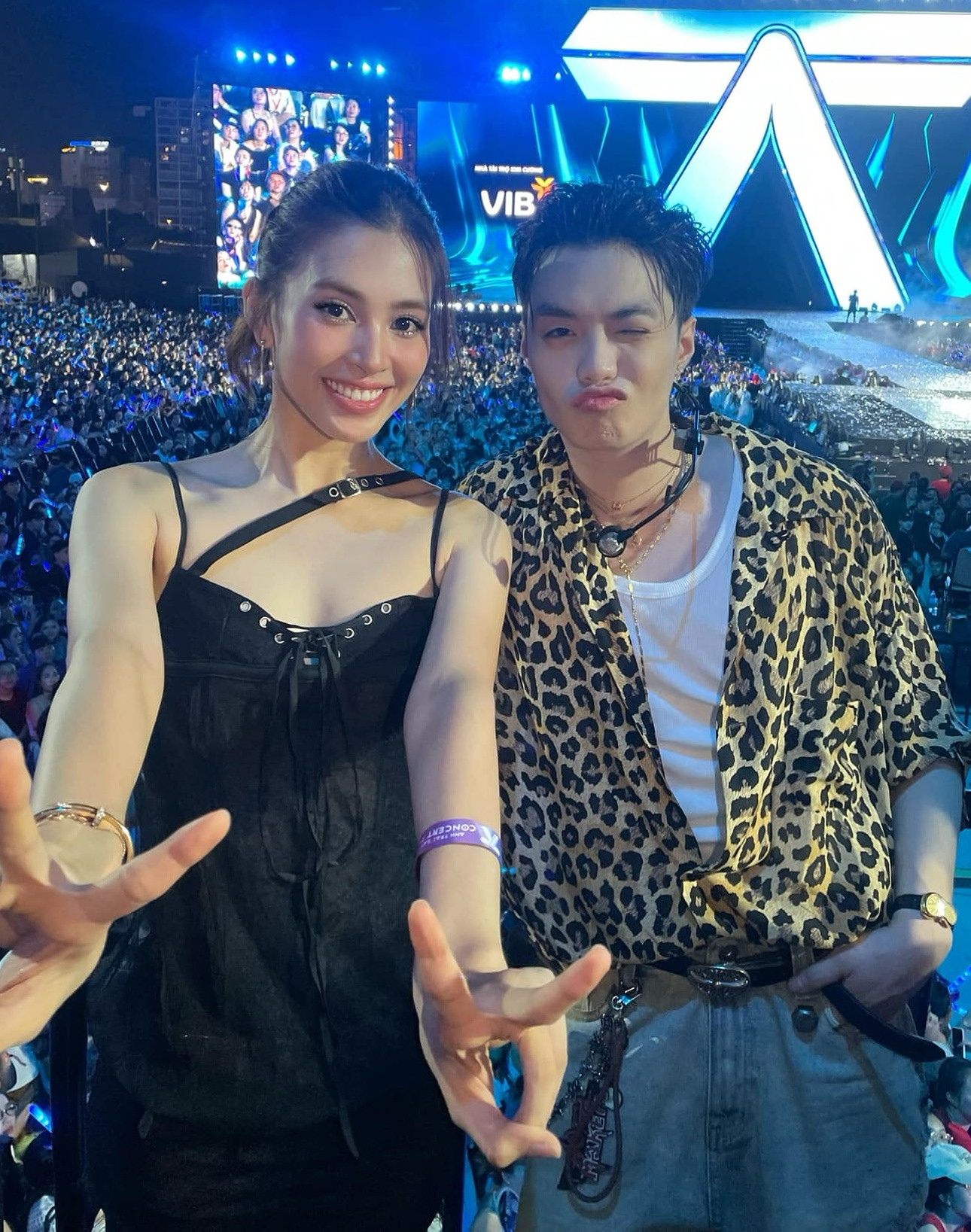 Netizen vẫn tìm thấy manh mối Tiểu Vy và Negav có tham gia phim này. Netizen vẫn tìm thấy manh mối Tiểu Vy và Negav có tham gia phim này.