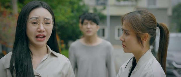 Dương lôi cả chuyện quá khứ ra nói với Tùng.