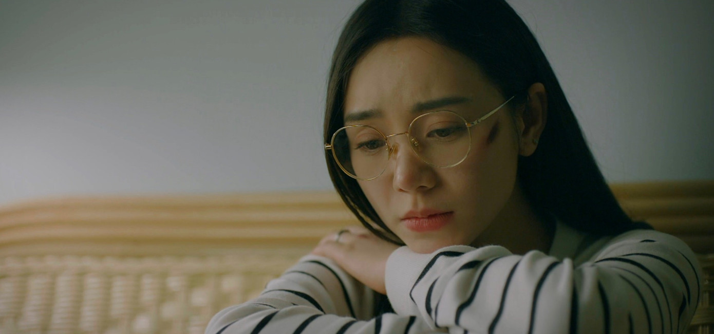 Nguyệt suy sụp khi phát hiện chồng ngoại tình.