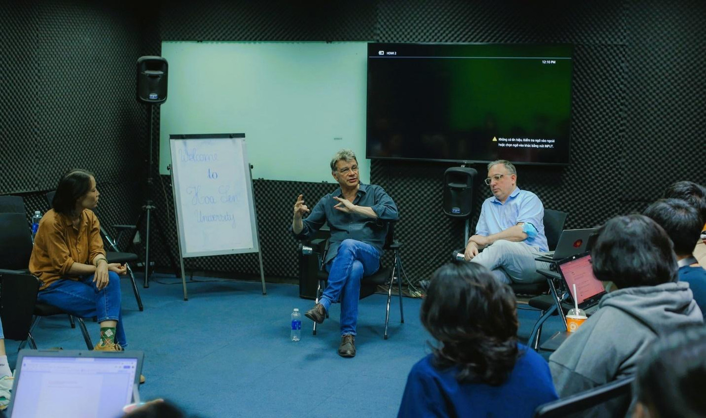 Sinh viên được cập nhật thông tin qua các workshop chuyên đề đến từ các chuyên gia hàng đầu.