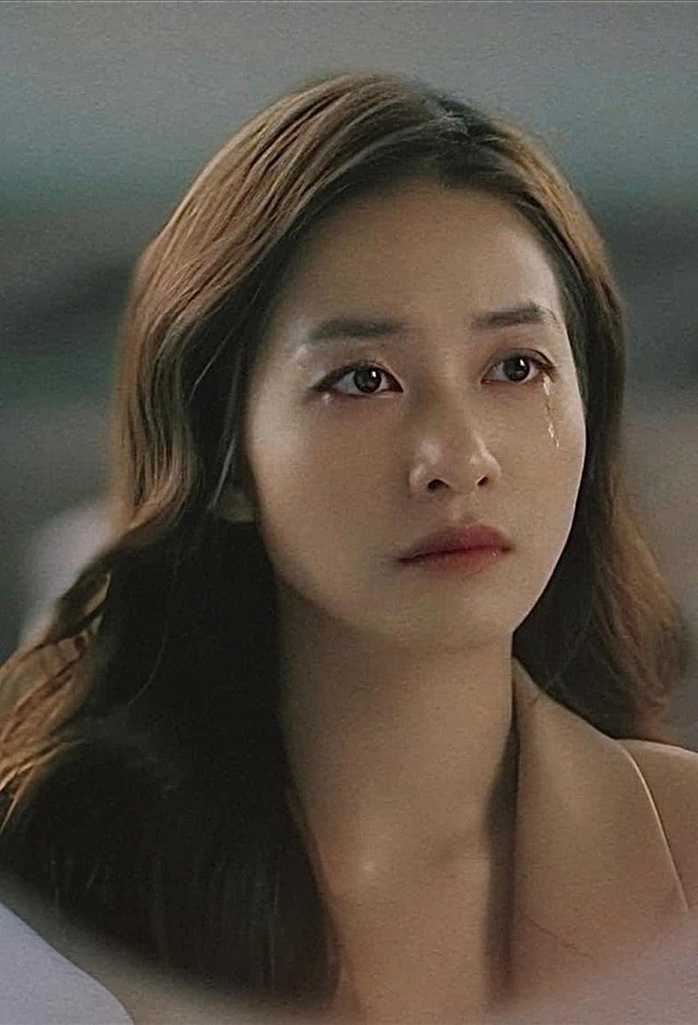 Khả Ngân đăng bức ảnh buồn bã. Khả Ngân đăng bức ảnh buồn bã.
