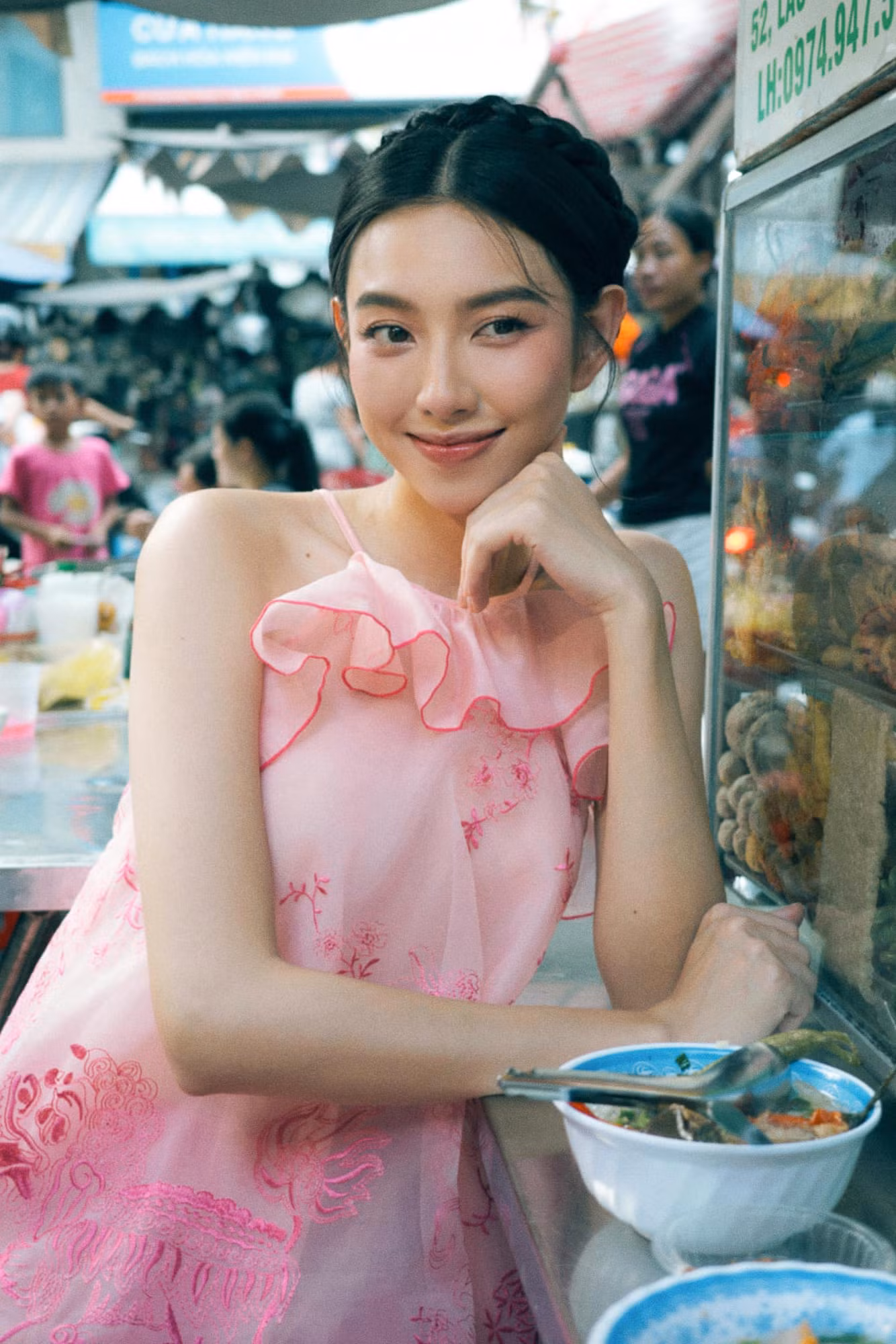 Nhưng sau đó bà Teresa lại hủy theo dõi Thùy Tiên.
