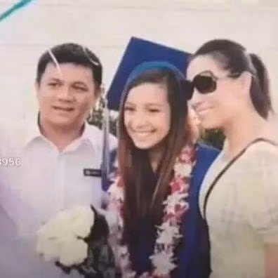 Phi Nhung và chồng cũ bên con gái. Phi Nhung và chồng cũ bên con gái.