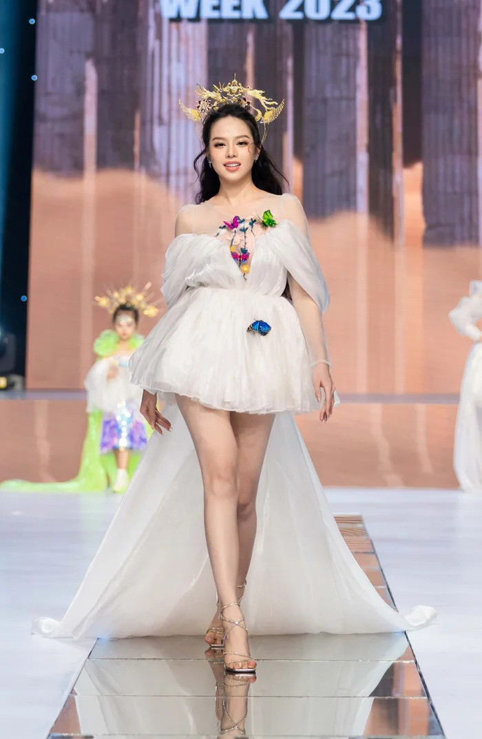 Thanh Thủy là gương mặt quen thuộc trong nhiều show diễn. Thanh Thủy là gương mặt quen thuộc trong nhiều show diễn.