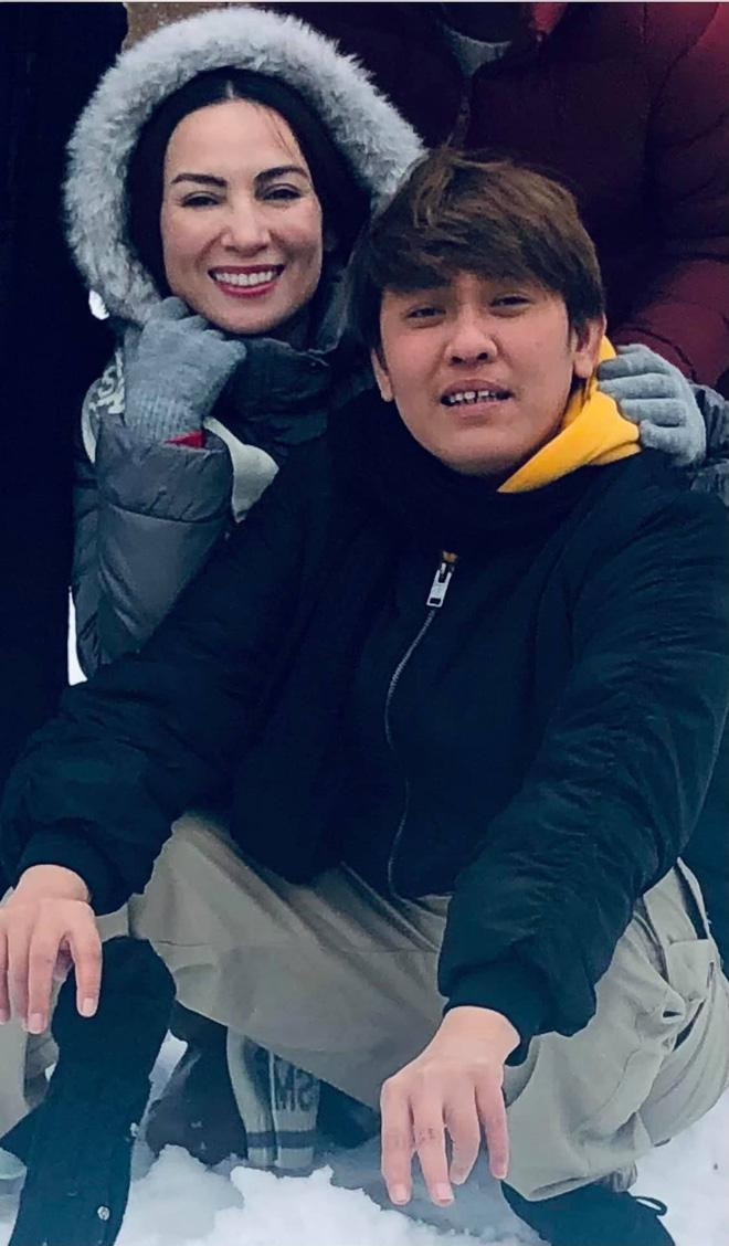 Phi Nhung và người quản lý lâu năm. Phi Nhung và người quản lý lâu năm.