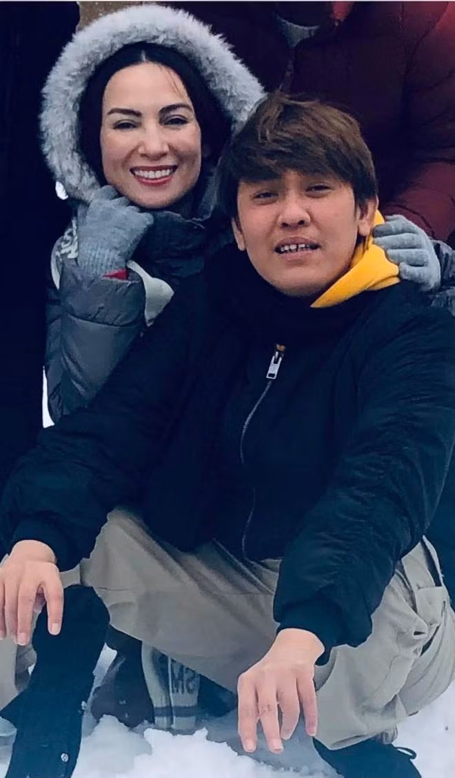 Phi Nhung và người quản lý lâu năm.