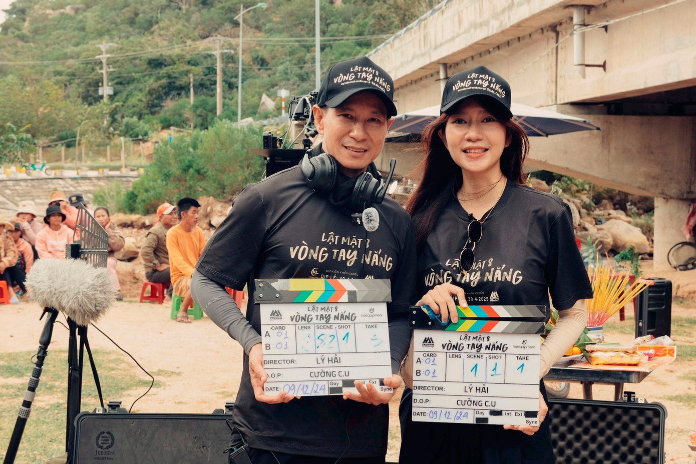 Vợ chồng Lý Hải trong buổi khai máy Lật Mặt 8. Vợ chồng Lý Hải trong buổi khai máy Lật Mặt 8.