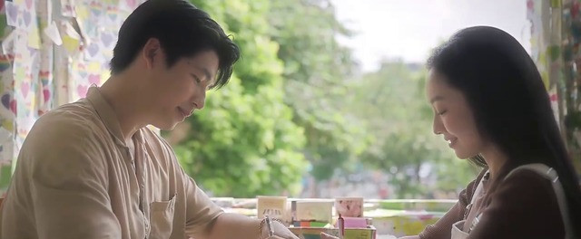 Dương và Lâm đã từng viết thư gửi cho nhau trong tương lai. Dương và Lâm đã từng viết thư gửi cho nhau trong tương lai.