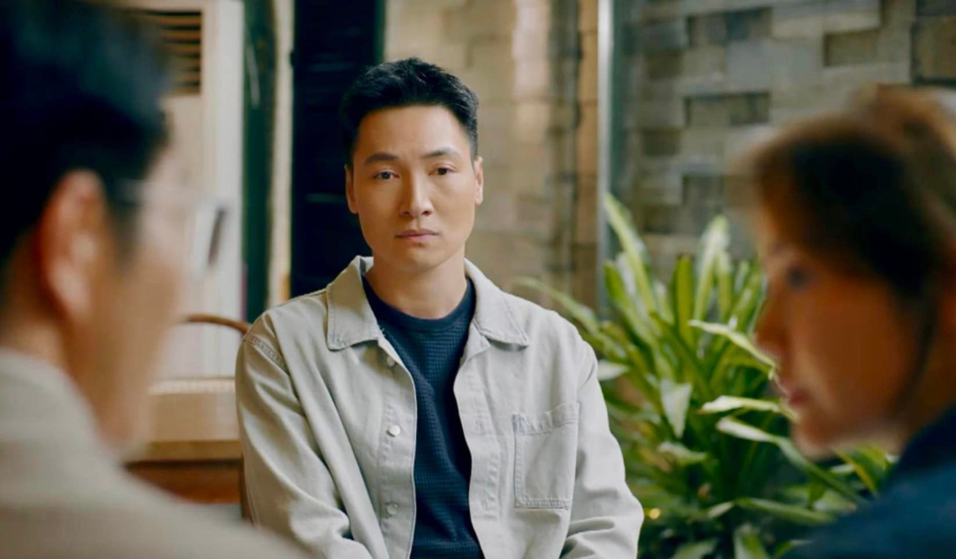 Lâm từng thẫn thờ nhìn Dương bên người khác. Lâm từng thẫn thờ nhìn Dương bên người khác.