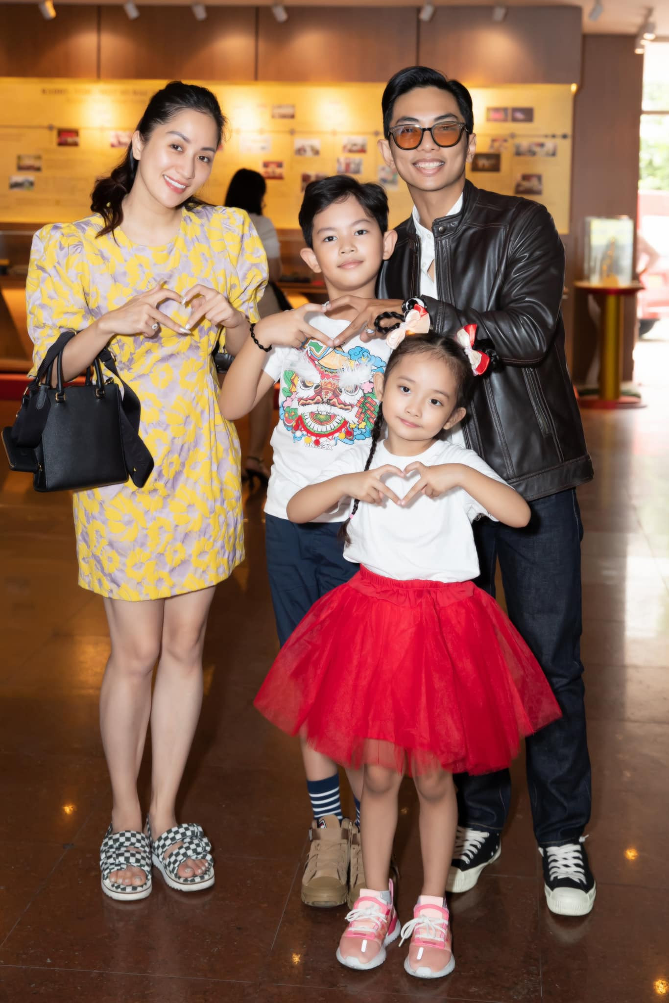 Cả hai dành trọn kỳ nghỉ lễ ở bên hai con